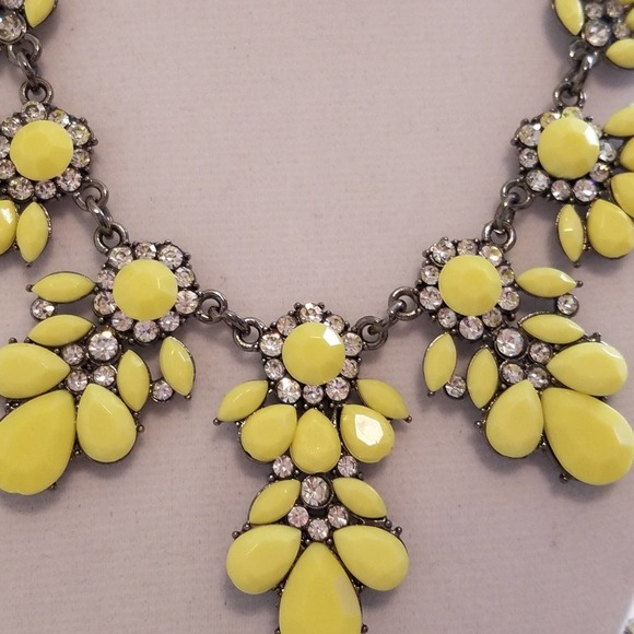 - Yellow Necklace Statement Piece Floral Bling Collar - Picture 7 of 7